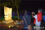国际雕塑大师夜赏洋湖灯光节 “双面”洋湖获点赞 - 长沙新闻网