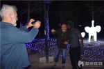 国际雕塑大师夜赏洋湖灯光节 “双面”洋湖获点赞 - 长沙新闻网