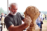 塞尔维亚雕塑大师为长沙环卫工“橙衣侠”造像 - 长沙新闻网