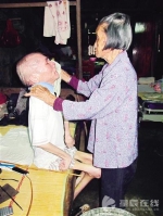 97岁母亲照顾瘫痪儿子37年 医生曾说活不过5年 - 长沙新闻网