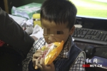 5岁小孩与哥哥走失 公交司机“玩”纸牌助其回家 - 湖南红网