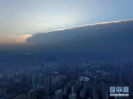 南昌现罕见"阴阳天":一边是云层 一边是蓝天(图) - 长沙新闻网
