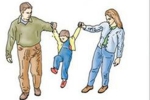 （医生提醒，不要两个大人在宝宝的左右两侧手拉手荡秋千或转圈玩耍。 资料图） - 长沙新闻网