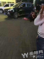 岳阳一名二三岁小女孩忽然跑出被小车撞 当场身亡(图) - 长沙新闻网