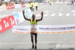 【快讯】厄立特里亚选手卡勒班摘得2016长沙国际马拉松金牌 - 长沙新闻网