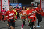 “长马”开跑啦 14个国家2万名选手跑动山水洲城 - 长沙新闻网