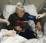 93岁"鞋垫奶奶"摆摊遭袭 被男子用双截棍打成重伤 - 长沙新闻网
