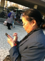 大妈想找个"女儿"陪游三亚：包机票还送iPhone7 - 长沙新闻网