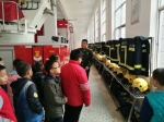 长沙：消防部门迎接小学生走进红门体验消防警营活动 - 公安厅