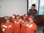 岳阳：华容县消防大队圣诞节前迎来辖区幼儿园参观慰问 - 公安厅