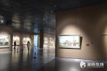【走基层·初五】美术馆里度新春长沙市民雨天里静赏油画 - 长沙新闻网