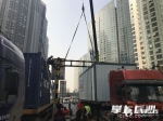 浏阳河隧道紧急拆除被撞龙门架 双向恢复通行(图) - 长沙新闻网