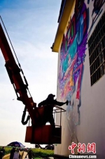 中国乡村遇上涂鸦：文化碰撞带来经济发展的无限可能 - 湖南新闻网