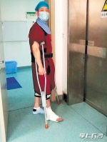 长沙一医生脚打石膏 身穿15公斤重铅衣上手术台 - 湖南红网