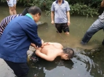 7月8日早上，犯罪嫌疑人姚常凤被抓现场。受访者供图 - 新浪湖南