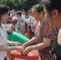 怀化市妇联为受灾妇女群众发放“母亲邮包” - 妇女联