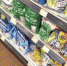 8月3日，在王府井百货负一楼超市内，有产自呼伦贝尔的雀巢全脂奶粉在售。（三湘都市报记者 朱蓉 摄） - 新浪湖南