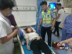 长沙一女子看烟花时昏倒 4名民警接力背进医院 - 湖南红网