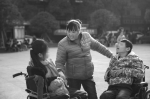 女子下岗后变身护理员 照顾孤残孩子15年 - 湖南红网