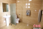 湖南高速“厕所革命”厕位灵活分格 如厕分颜色引导 - 湖南新闻网
