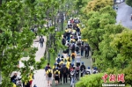 “湖南百公里”开拔近两万名毅行者徒步倡导节水 - 湖南新闻网
