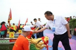 湖南第五届群众性龙舟赛决赛举行 14支队伍竞渡千龙湖 - 新浪湖南