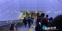 （11月15日早上，不少正在上班路上的长沙人向星辰全媒体记者反应，地铁2号线出现了故障。） - 新浪湖南