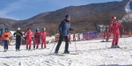刘非在练习滑雪 - 新浪湖南