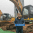 司机李师傅拿到的“3—JAH00001”号牌，是长沙市发出的第一张非道路移动机械号牌，也是整个湖南省的首例。 - 新浪湖南
