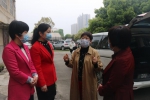 3永州市妇联党组成员、副主席刘贤华（左二）、赵飞（右）慰问复工复产企业负责人.JPG - 妇女联