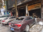长沙星沙一汽修店10月20日凌晨腾起大火，门前停放4辆车被烧毁 - 新浪湖南