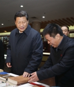 2013年11月26日，习近平在孔子研究院参观考察。 - News.HunanTv.Com