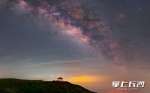 在浏阳大围山拍摄银河，让人产生手可摘星辰的错觉 - 新浪湖南