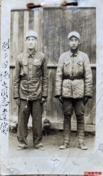 （田春山烈士（左）遗照。受访者供图） - 新浪湖南