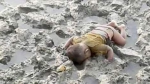 【环球网综合报道】叙利亚3岁小难民艾兰（Aylan Kurdi）前年偷渡时遇难伏尸岸边的沉痛悲剧，再一次于缅甸和孟加拉交界的河道上重演。仅16个月大的缅甸罗兴亚难民男婴舒哈耶（Mohammed Shohayet）随母亲乘船逃难时遇难丧命，伏尸泥泞的凄凉一幕再唤起世人关注。 - 长沙新闻网